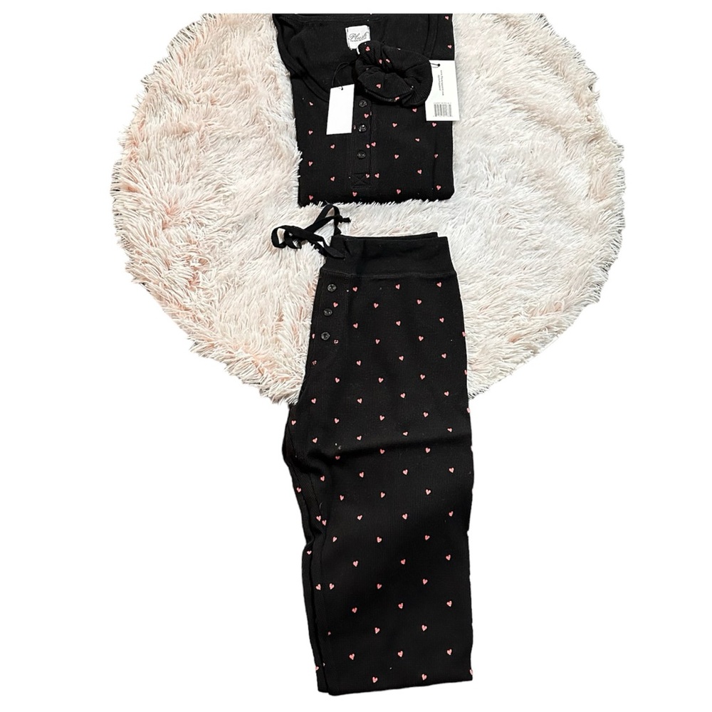 Revolve Plush hearts pajama set new XL - Picture 2 of 9